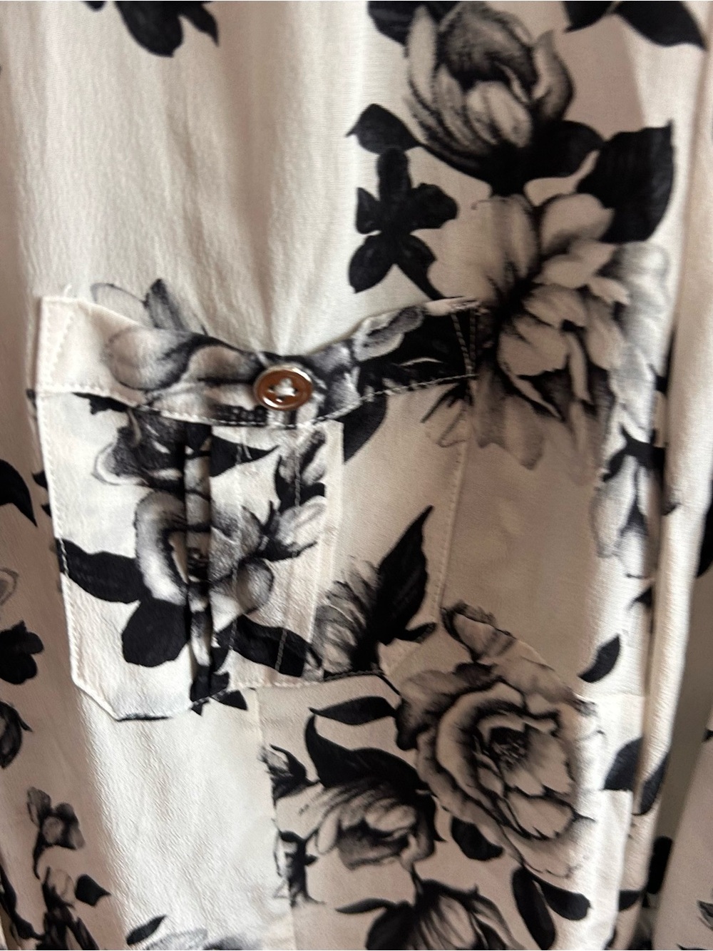 White House Black Market silk blouse size 10 white and black button up - Picture 3 of 7